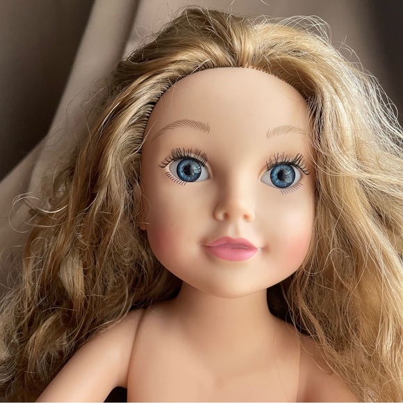 Mikaella - 2019 Journey Girls Doll, blue eyes strawberry blonde hair - Picture 3 of 16